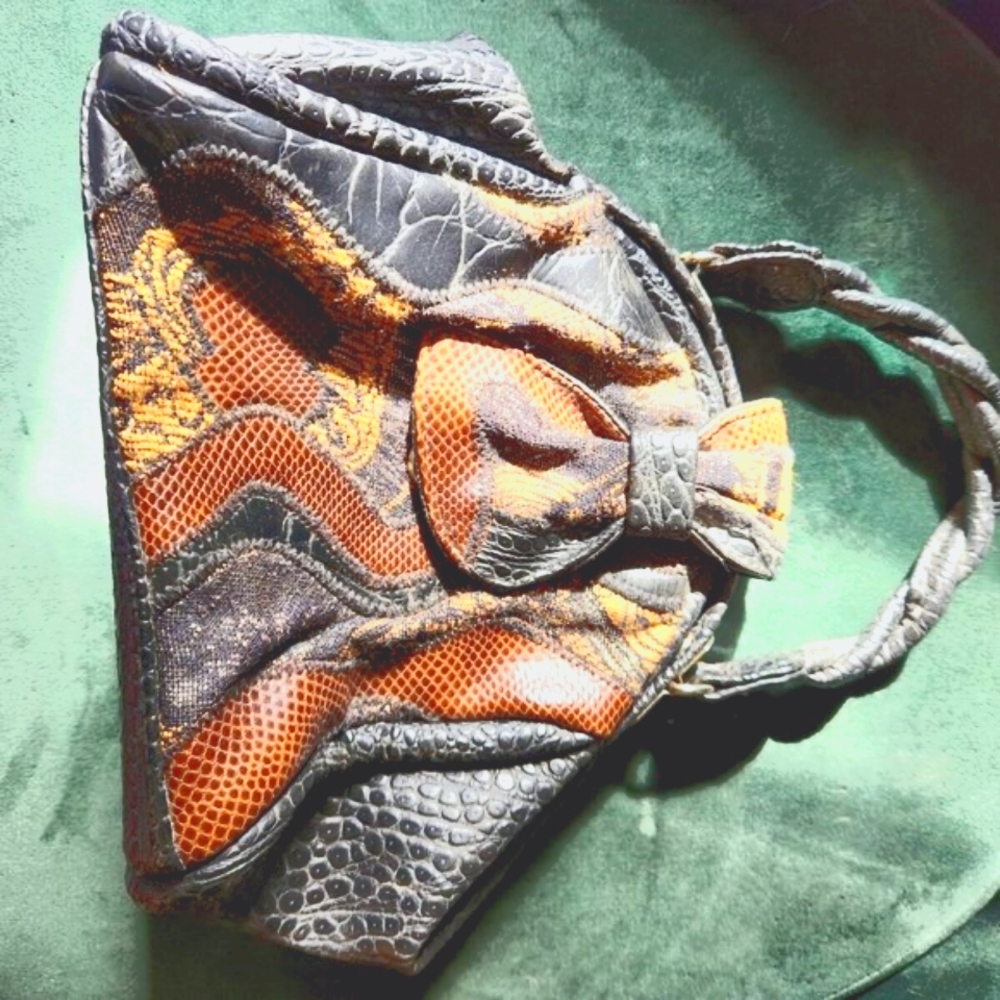 80S HANDBAG w/ BUTTERFLY HINGE
